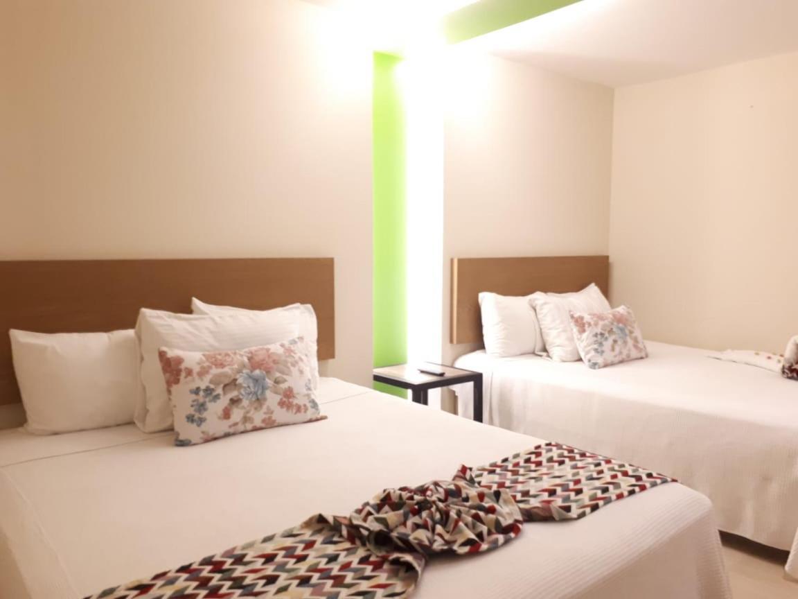 Brisas 10 Beachside Suites Cancún Exterior foto