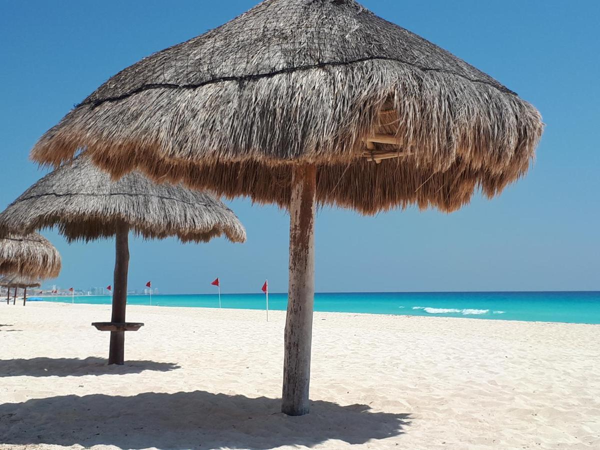 Brisas 10 Beachside Suites Cancún Exterior foto