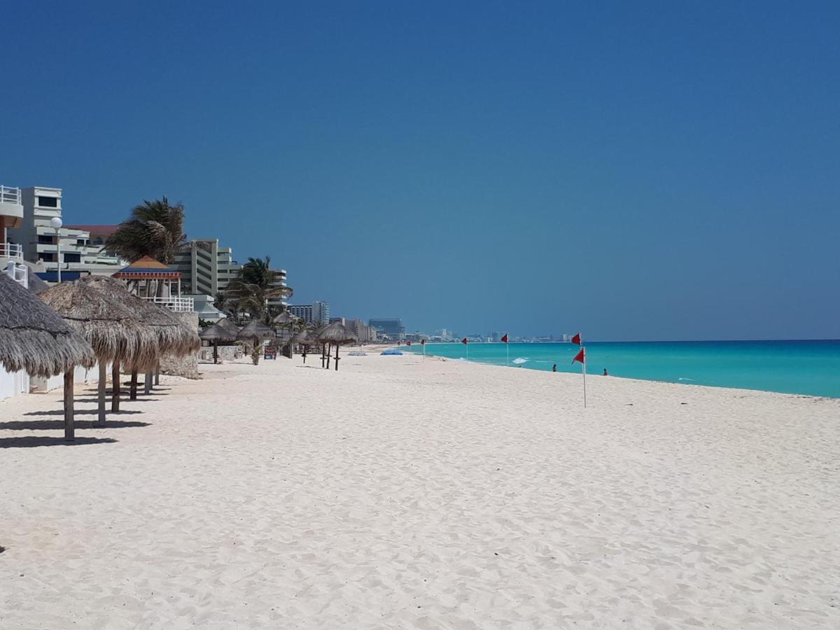 Brisas 10 Beachside Suites Cancún Exterior foto